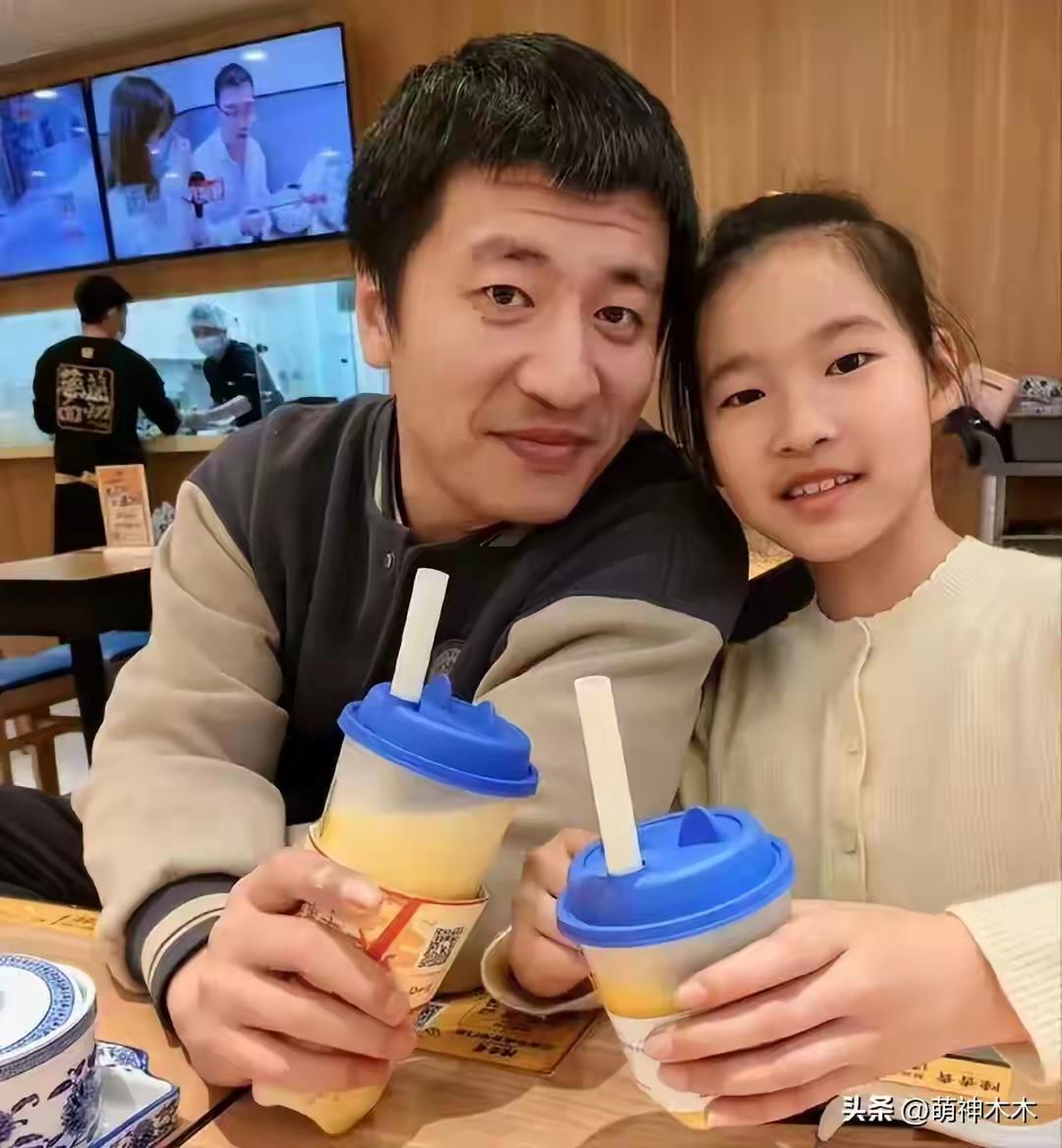 张雪峰离世3天，女儿忍不住发声！曝父亲睡会议桌往事，全网看哭
 
破防了！张雪峰