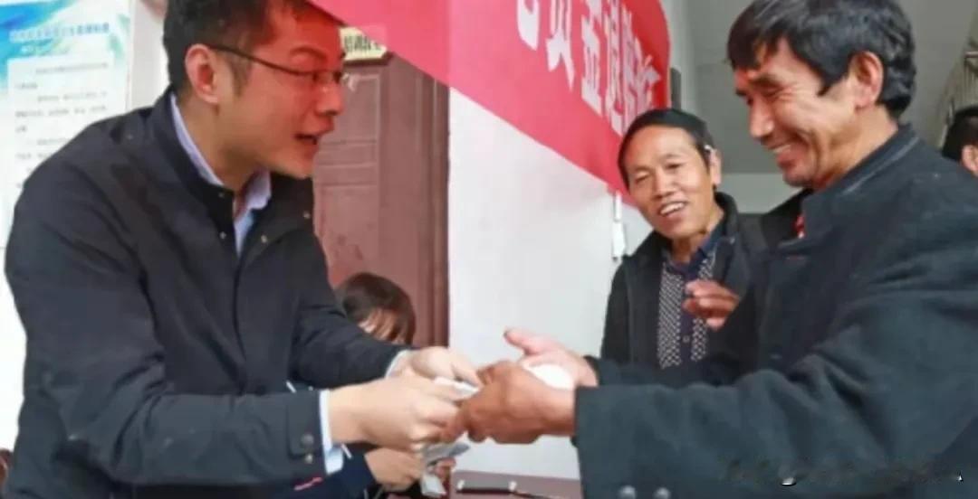 乡村振兴新引擎：55岁村干部新规，告别“老村长”？

农村基层治理一直是国家关注