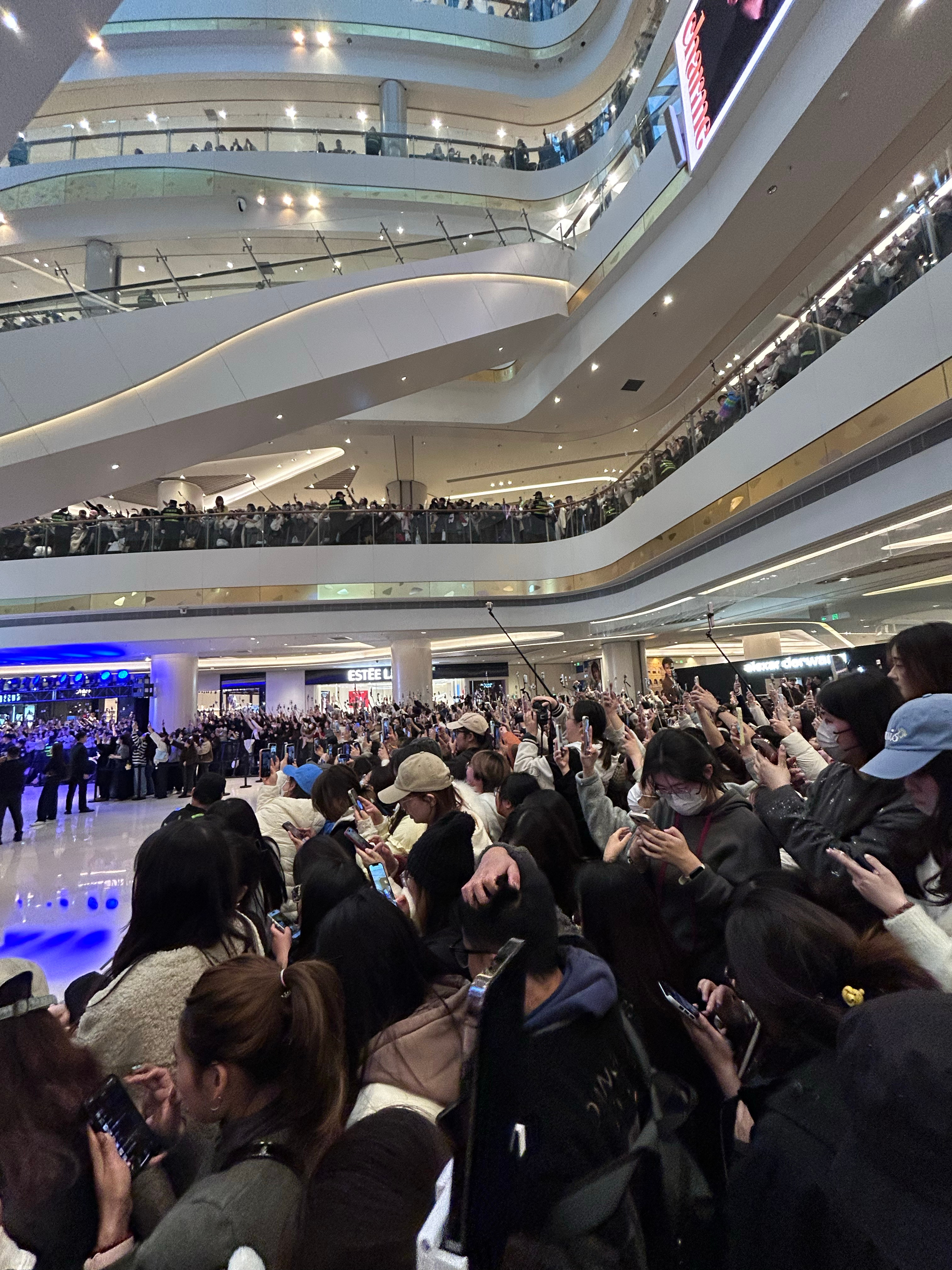 诡秘们你们知道今天有多少人吗。我们安宇咋这么🔥