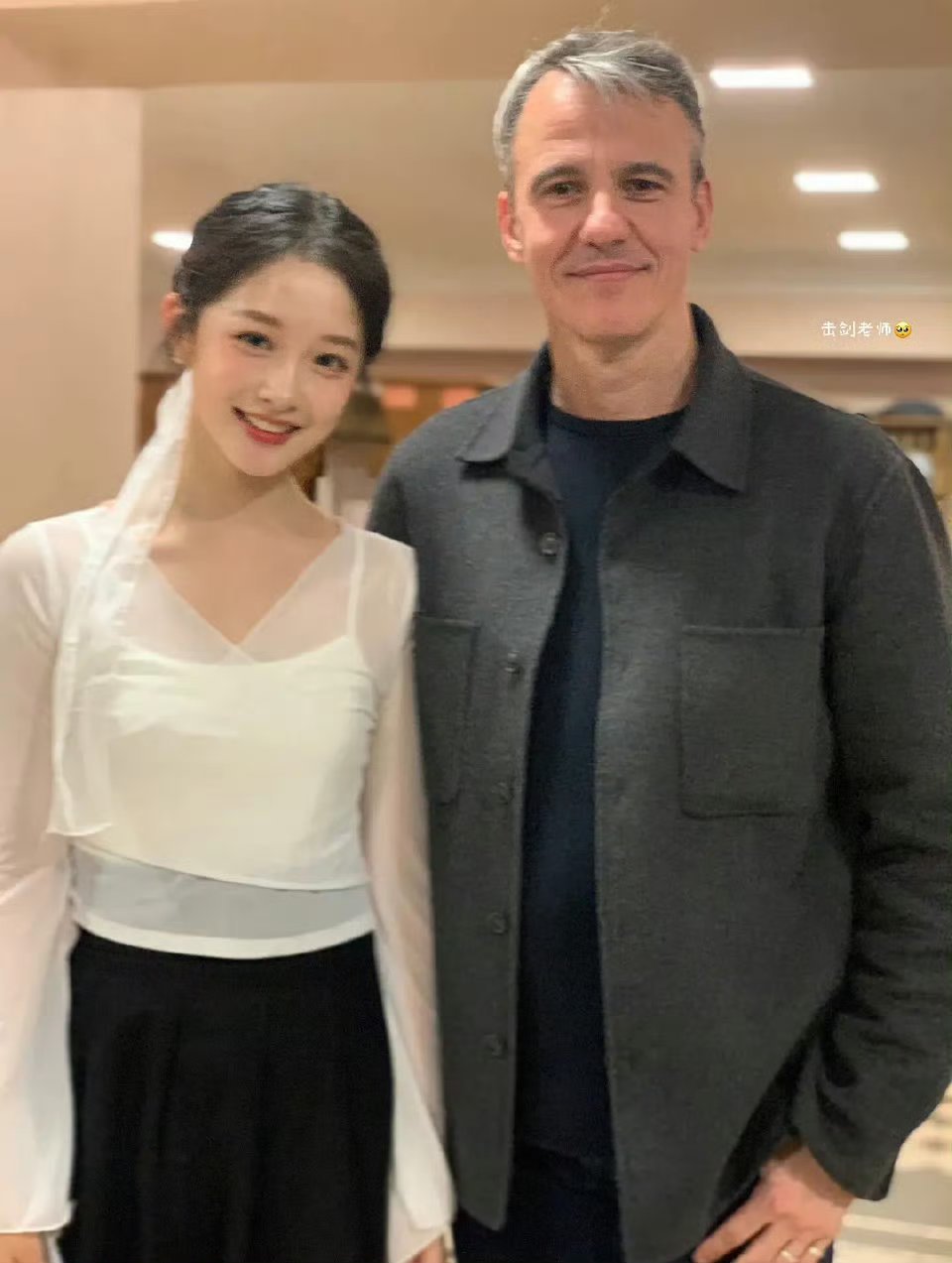 这风格也太像刘浩存了 兆森娱乐新签的新人真的有点像啊 ​​​