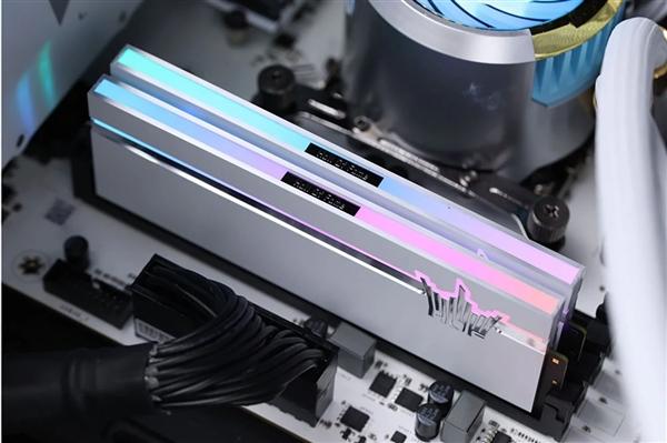 影驰发布全球第三款8GHz DDR5内存：如此\光污染\ 绝了