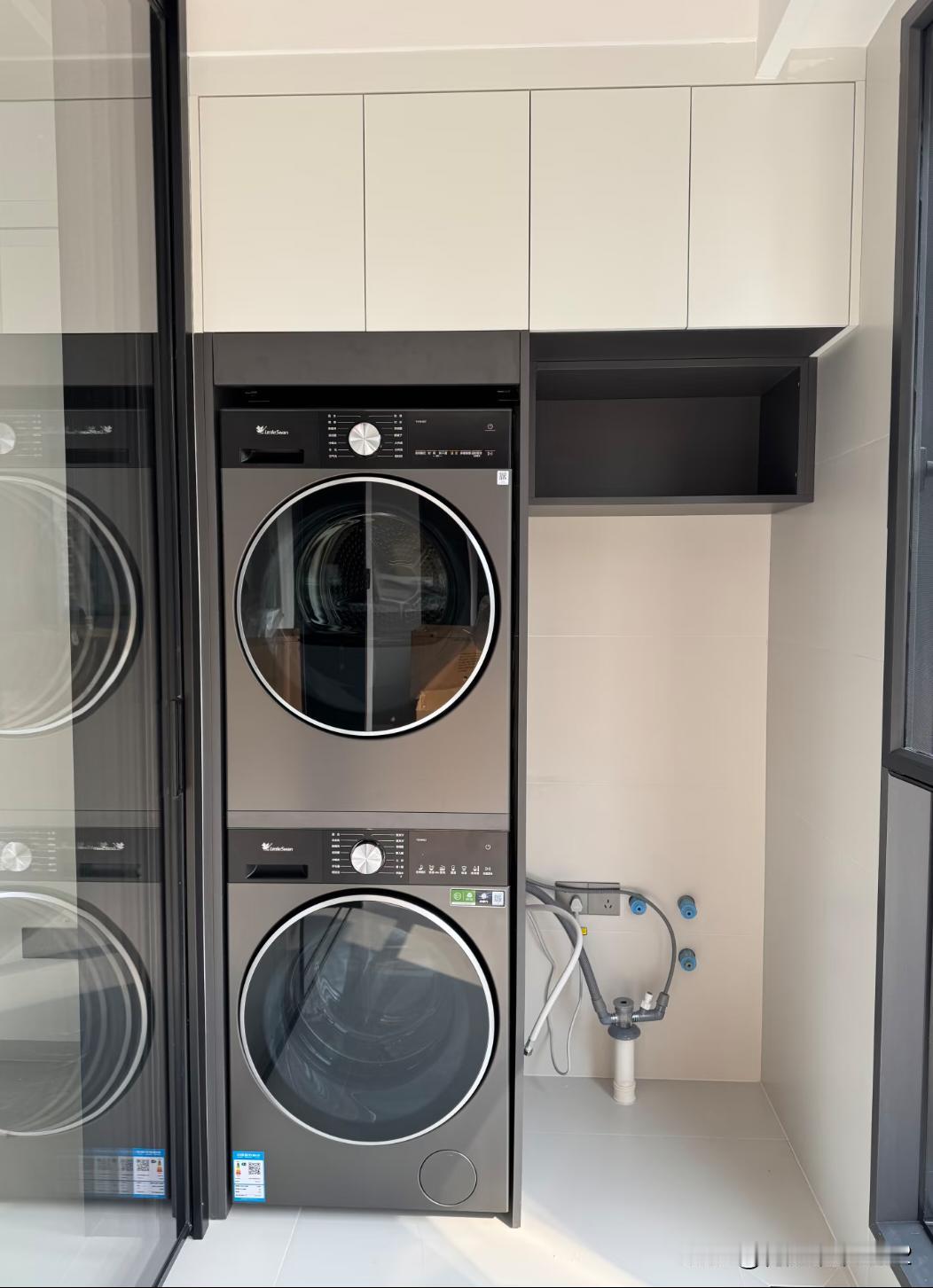 洗衣机装完居然还有这么大的缝，怎么办！
洗烘套装没有完美嵌入，设计的时候说留一点