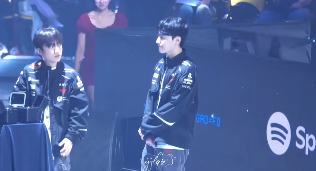 真卡挺紧的，后面手指都红了，还有非得设计这个环节吗，让佩子这么难堪，管理层不做人