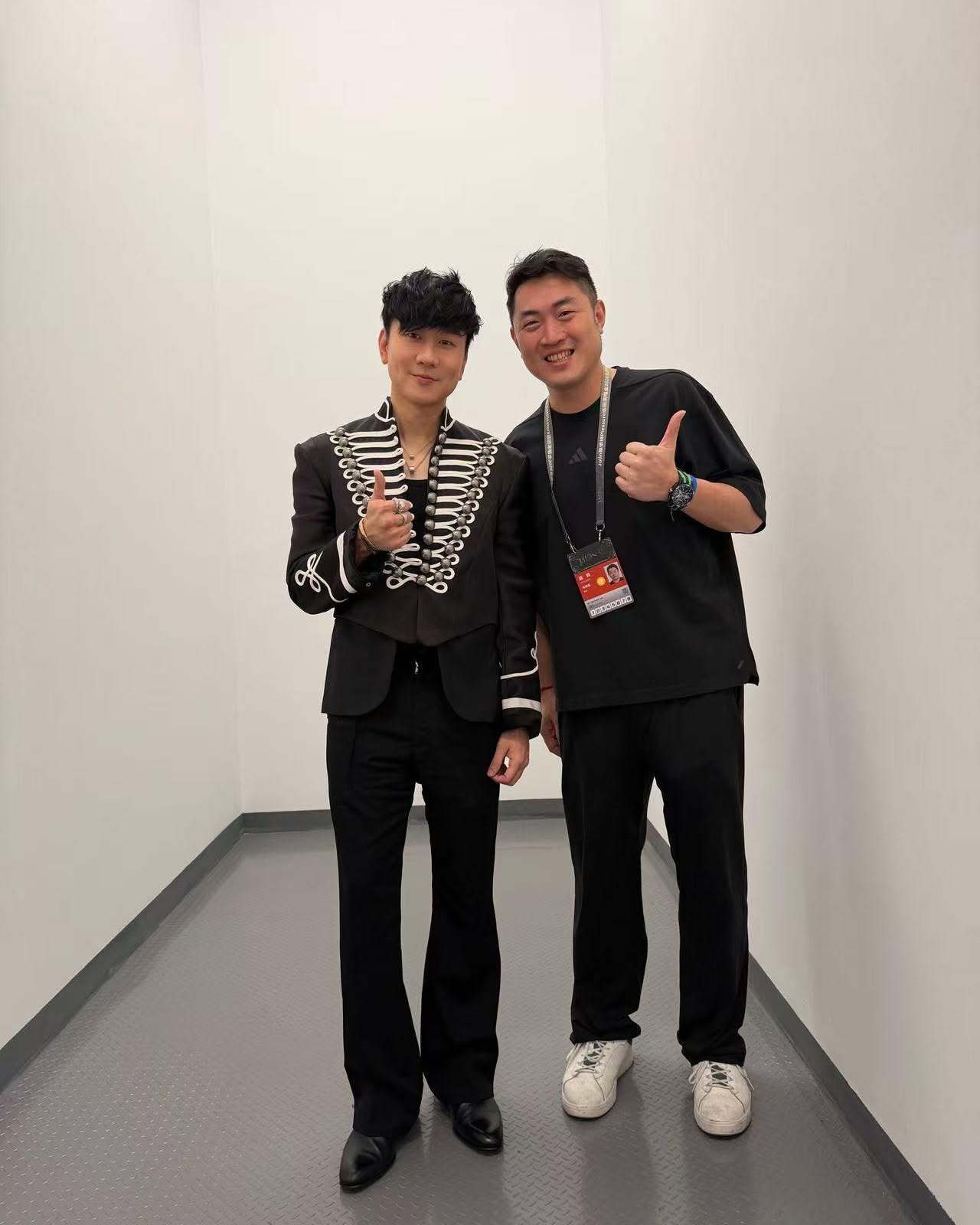 林俊杰  🌀  林俊杰jj20世界巡回演唱会 这身条儿，这细腿！！！！！！！ 