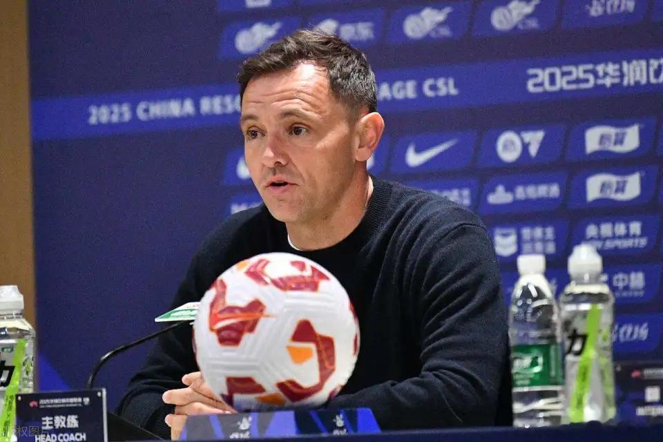 据北京电视台记者马子俊消息，北京国安临时主帅拉米罗于社交媒体发布长文，向俱乐部以