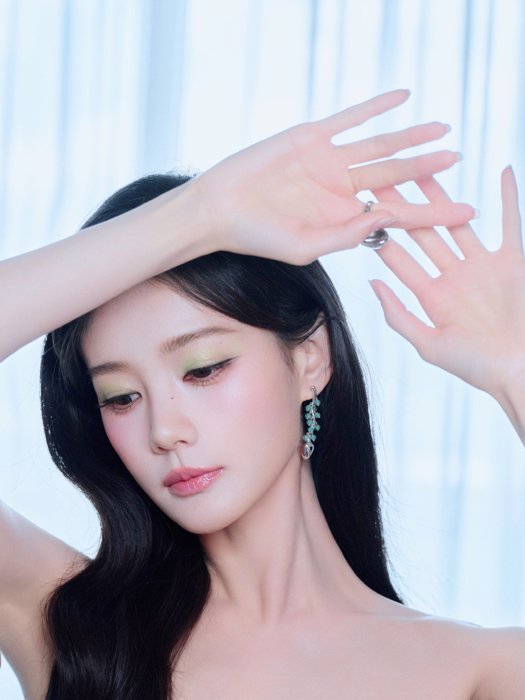李一桐最新物料 