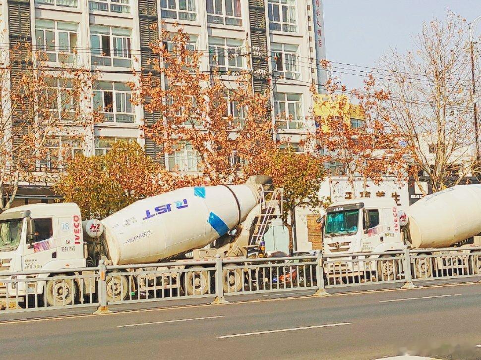 随手拍  忙碌的施工人员，向光而行！向着未来，我们勇敢前行。美丽淮安是我家让我们
