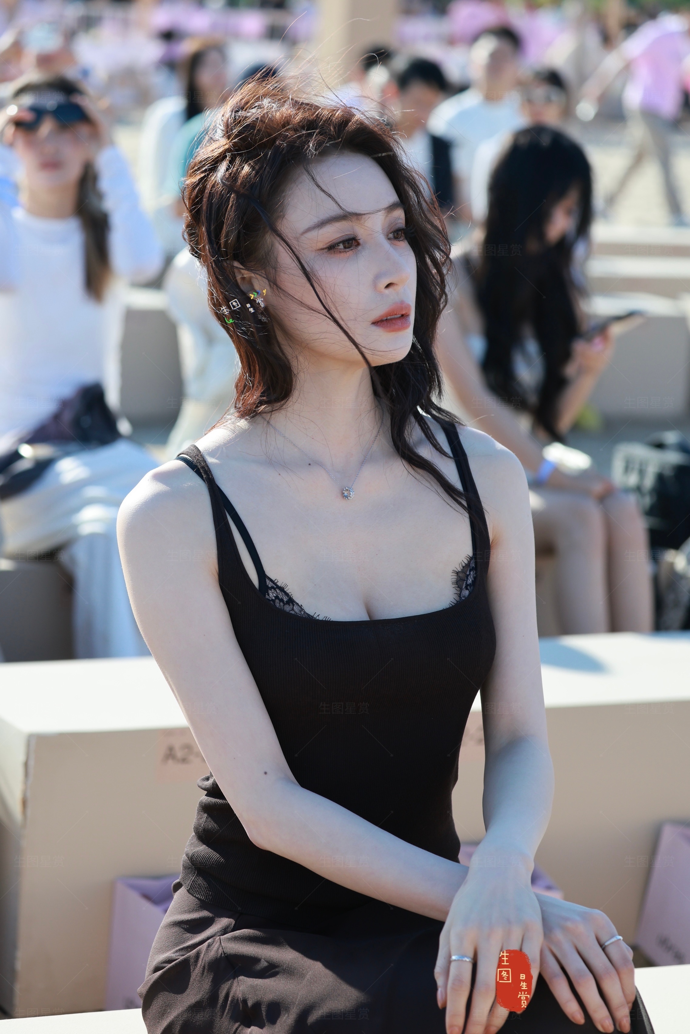 海风徐徐，隆妮好迷💋Ubras十周年海边大秀看秀生图隆妮高启兰