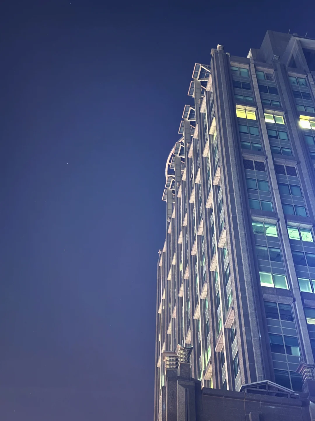 果然男生的钱在哪，爱就在哪。