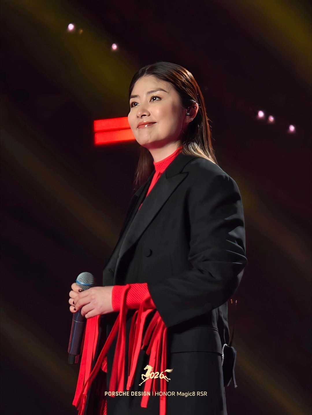 陈慧琳回应大儿子像宋仲基我记得在上高中时，课桌上贴了一个巨大的海报就是陈慧琳。时