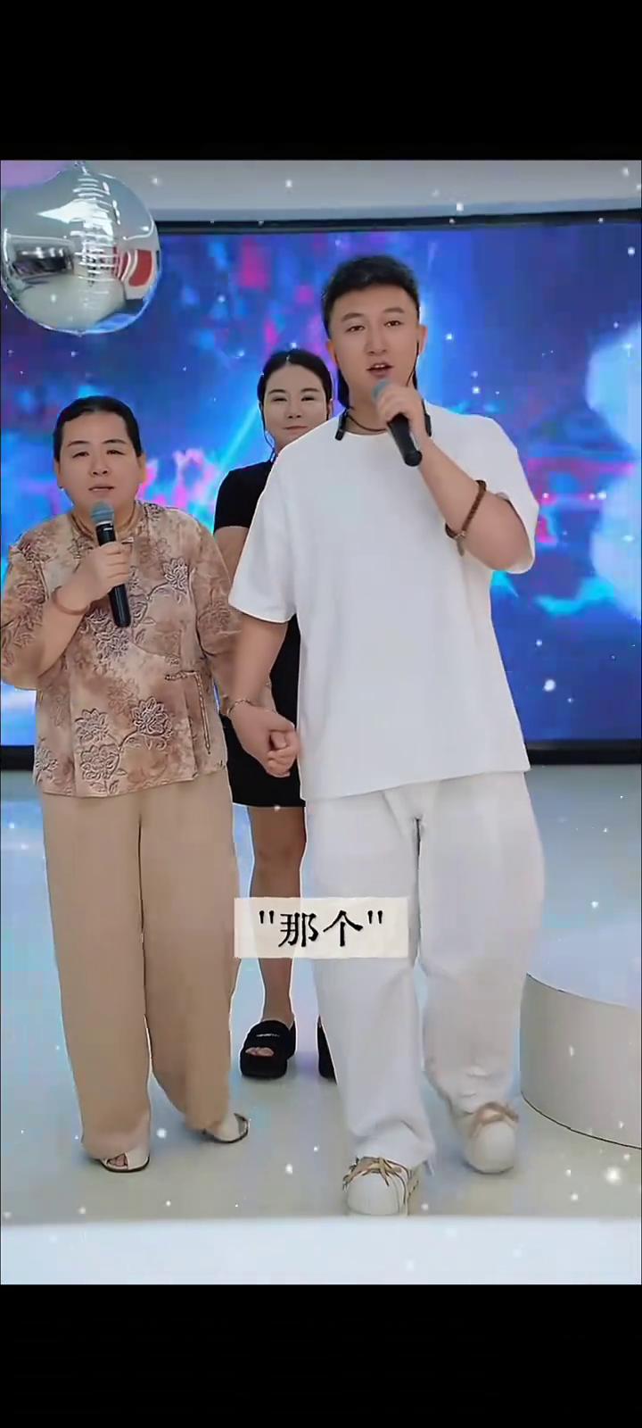 家人们下午好，谢谢你们在百忙之中来看小喵，一直在默默的支持小喵。我也很长时间没跟