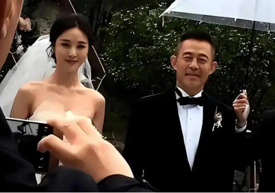 这个世界最搞不懂的人就是侯勇了，明明自己都59岁了，居然和三婚妻子生了个儿子，他