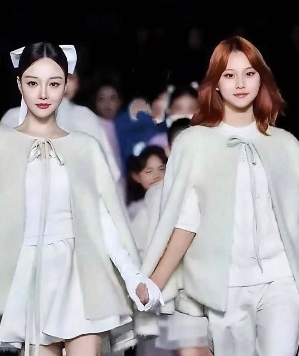 医美真可怕，妈妈竟比女儿还显年轻 