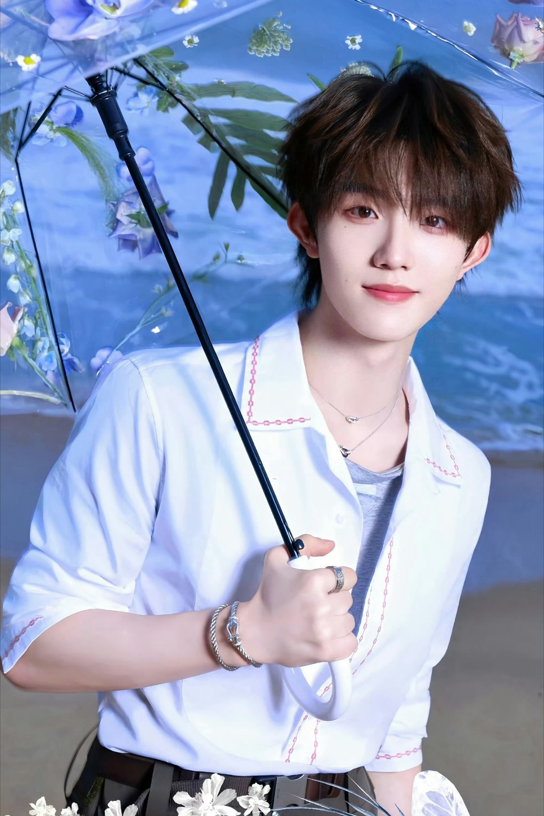 苏新皓彩排直拍仅凭一段彩排直拍，苏新皓就已引爆全场期待！收放自如的舞台表现力与强