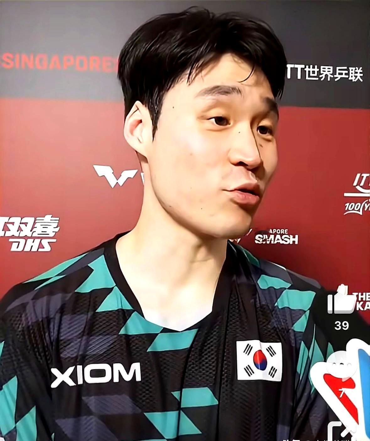 最狠的不是3:0横扫，而是赛后笑着夸你：状态真好。
 
新加坡大满贯，19岁小将