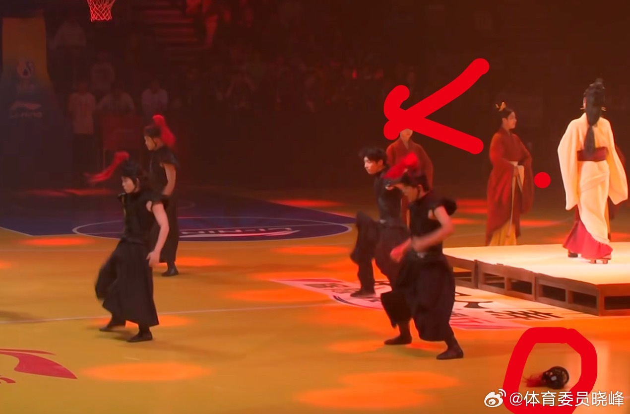 2026CBA全明星周末这哥们的头盔掉了