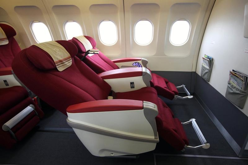 有个疑问

不知当讲不当讲

只坐过电影院的椅子

人一站起来

座椅就自动折叠