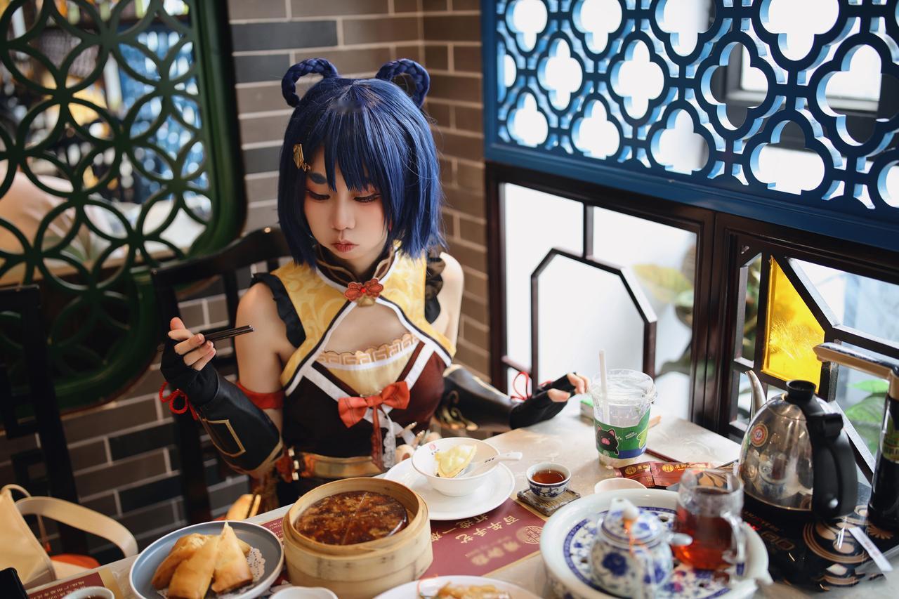 香菱也去下馆子啊，不在自家饭店吃吗？#原神##游戏##二次元#