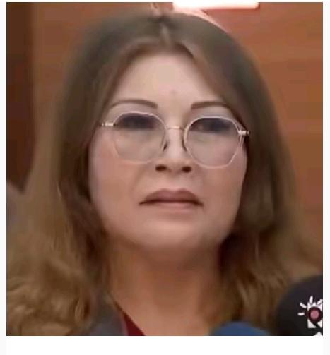 何鹰鹭对着郑丽文撕破脸的炮轰，一面反对台独，一面护台，和稀泥给谁看？
他骂的从来