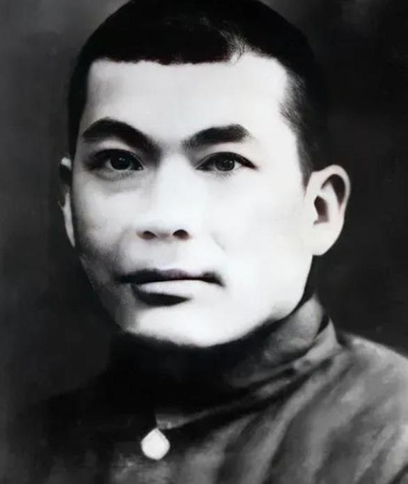 1941年，牛子龙杀掉了军统豫站站长，没过多久，上级请他喝酒，想借机除掉他，牛子