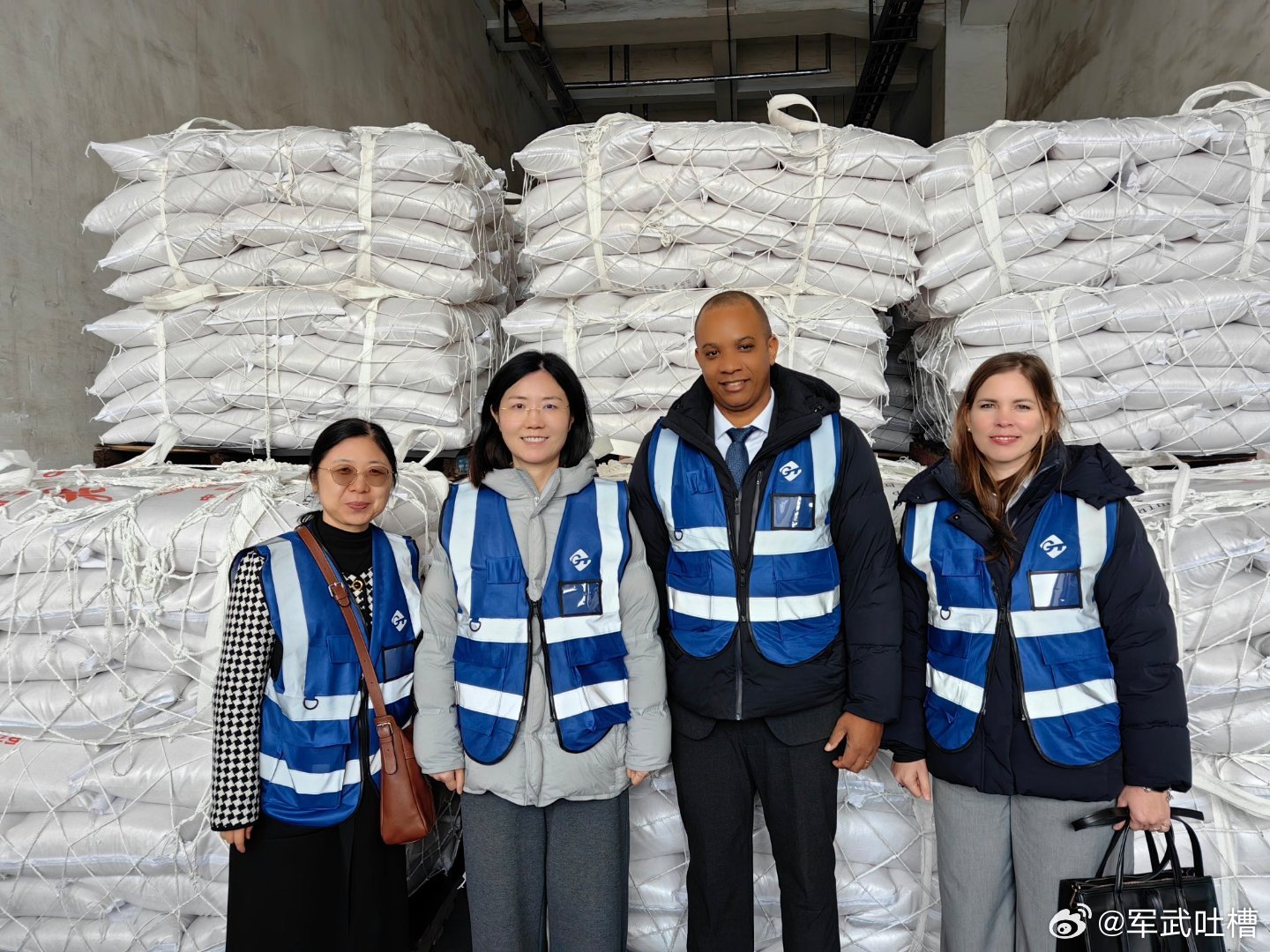 兄弟们，古巴被美国严密封锁的至暗时刻中国为古巴援助了5万吨大米如果没有中国支持，