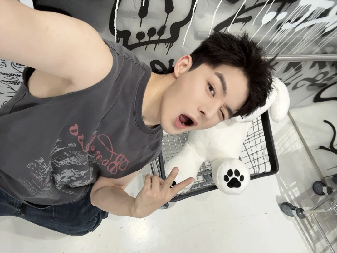 今天是快乐小狗🐶