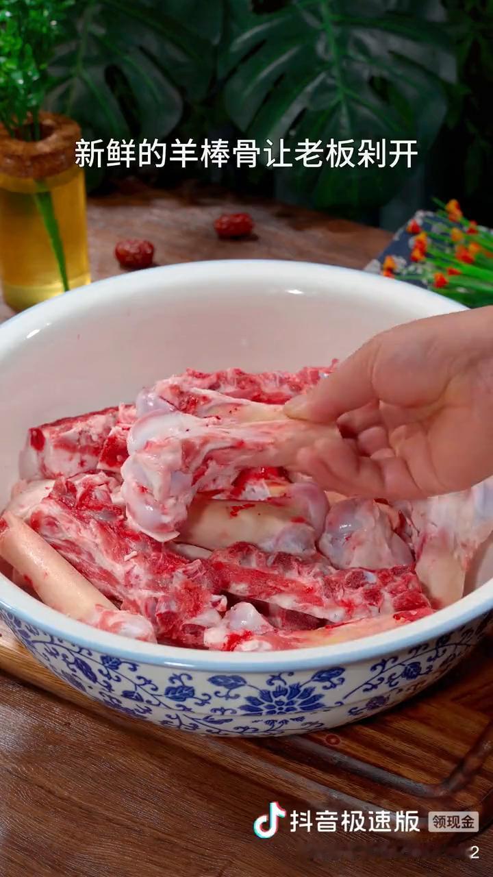 老话常说想长寿吃羊肉，想健康喝羊汤，冬天就要喝羊肉汤。今天告诉大家我做20年羊肉