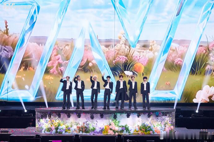 时代少年团相遇比距离更有意义,时代少年团陪伴比时间更有重量，谁懂舞台上的小炸们的