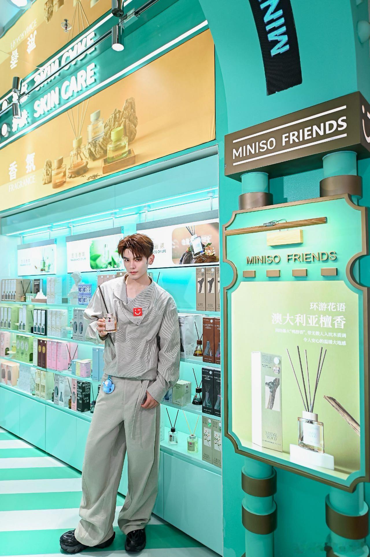 全深圳都在偶遇姚弛谁还没冲深圳海雅缤纷城那家Miniso Friends啊！名创
