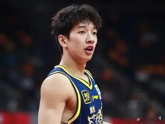 还需磨练！杨溢全场出战15分钟，3投0中得到3分2篮板1助攻

12月5日消息，
