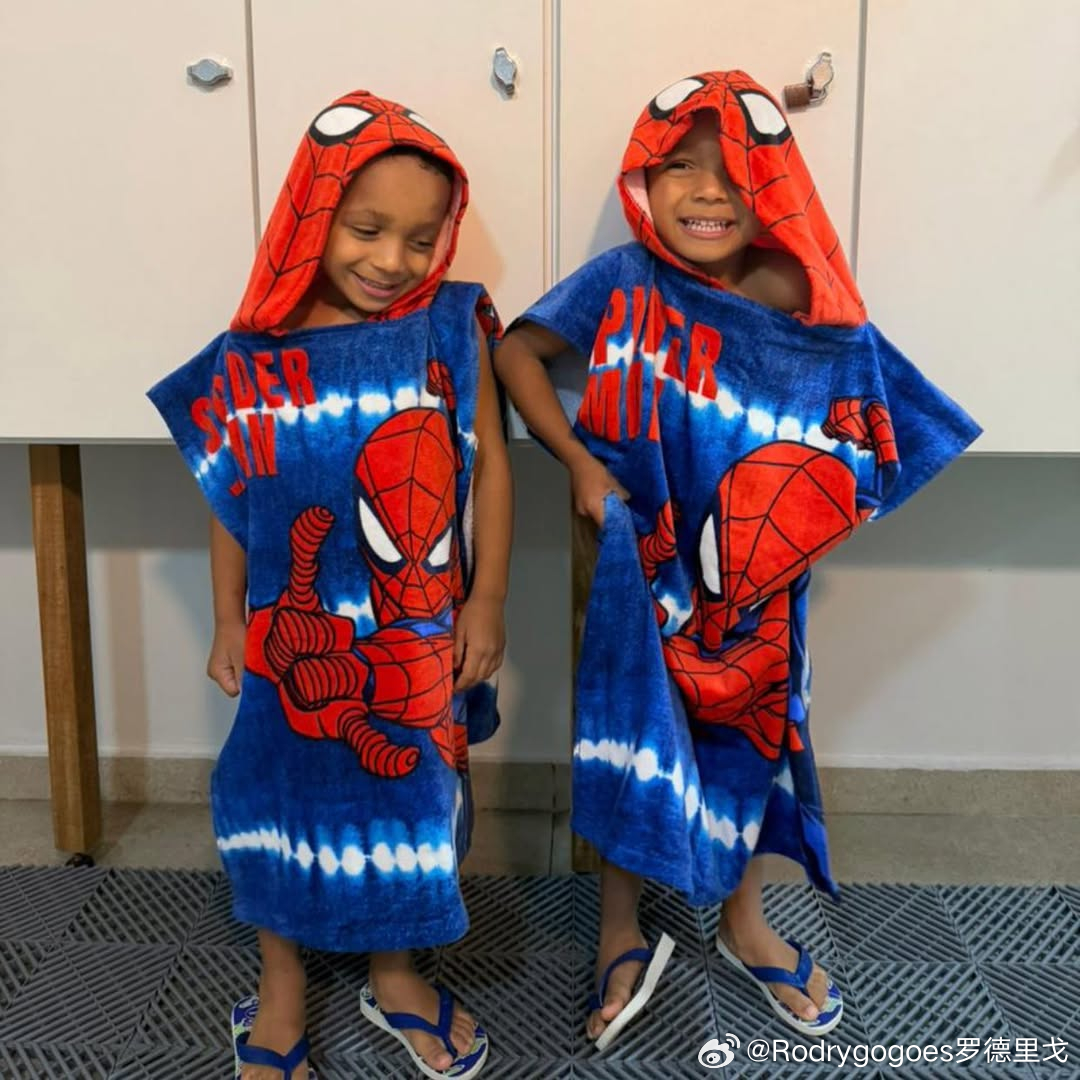罗德里戈的两个小蜘蛛侠罗德里戈