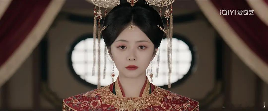 谭松韵就不适合拍仙侠剧的感觉，这个造型也很倒油了 