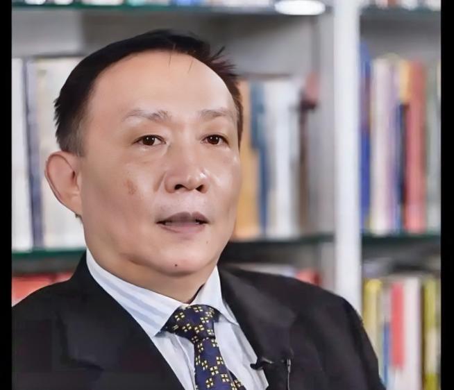 我不知道为什么卢麒元先生忧国忧民的发言，戴旭将军锐利的讲话，总有人发文反对。
