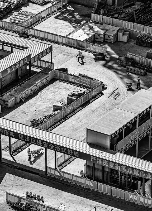 在网络的天地中，这般真诚且富有文采的互动着实令人动容。“淸荷莲语”对佳作的点评堪