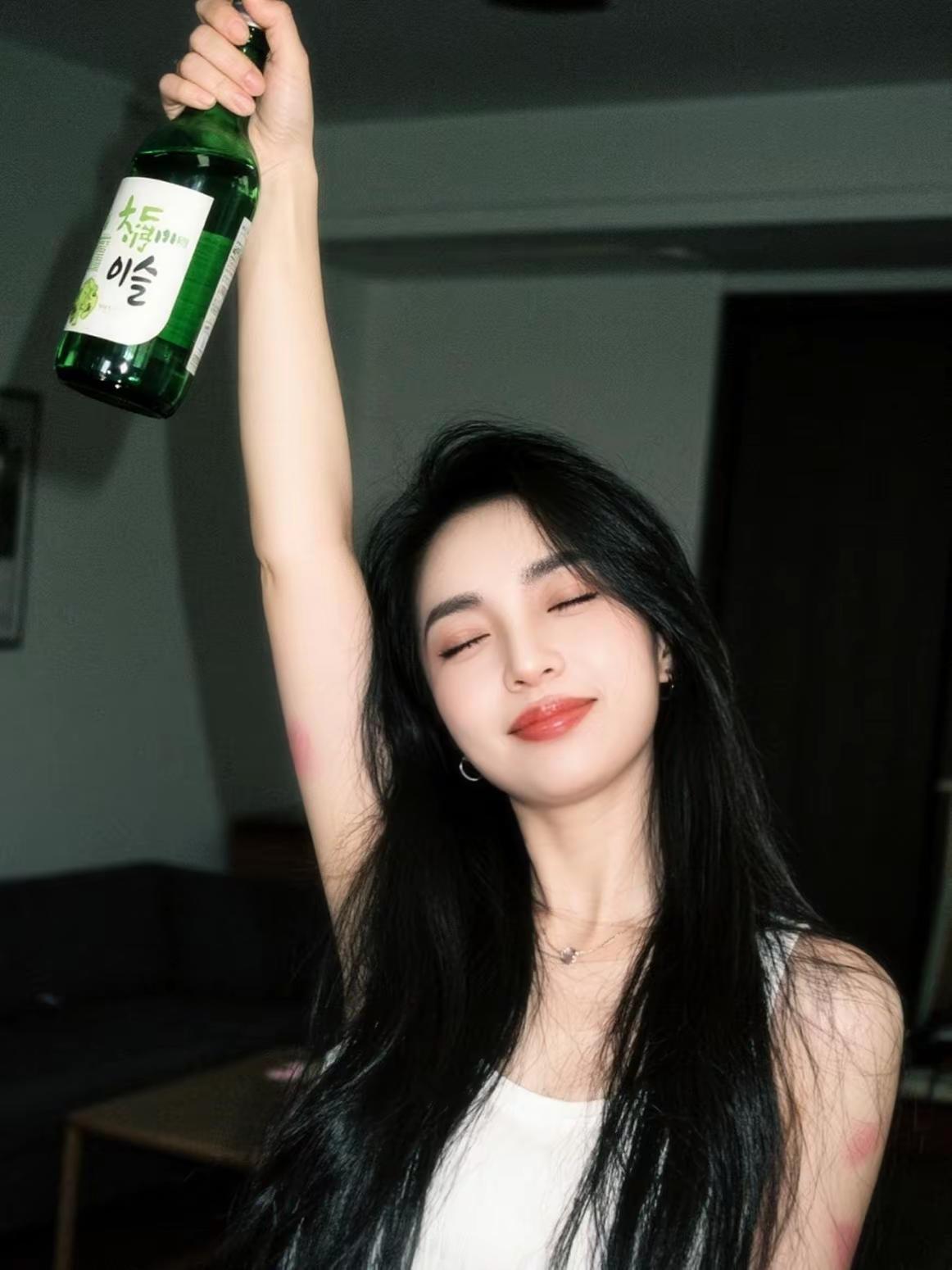 有生之年，和同样珍惜你的人保持联系，和帮助你的人去动真情，世上很多东西可以靠努力