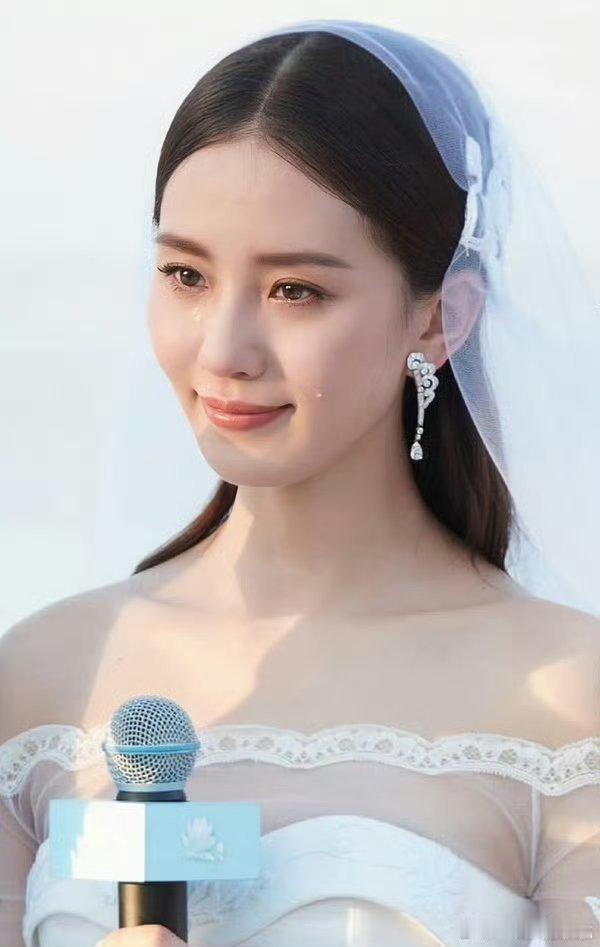婚礼上的刘诗诗白月光万一这对没了，八五档的🌸们还婚内的是不是只剩🍬一个了？ 
