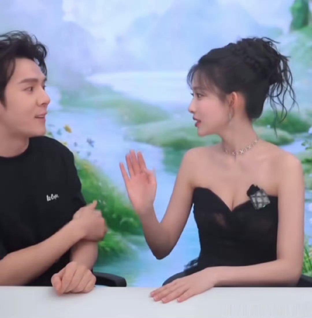 李佳琦和赖伟明说喜欢百花杀的女主直播间名场面！赖伟明宣传新剧，李佳琦举手抢答超爱