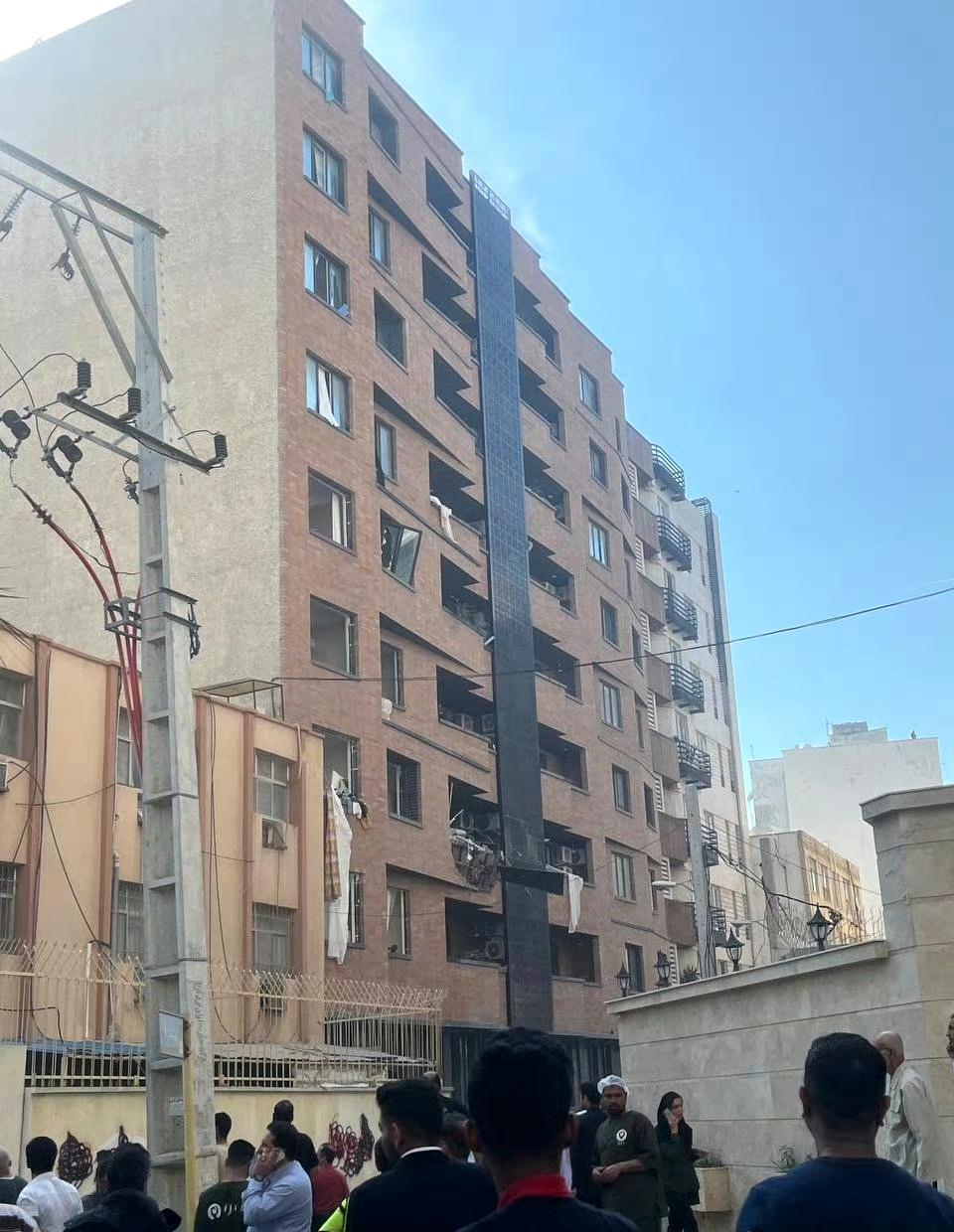 🚨突发：伊朗多地发生爆炸

据报道，阿巴斯港、阿瓦士、卡拉季和德黑兰帕兰德区相