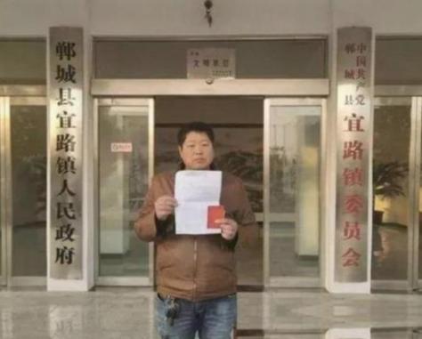 你敢信吗？一个人在外面顶着烈日蹬了 23 年三轮车，风里来雨里去，快 50 岁的