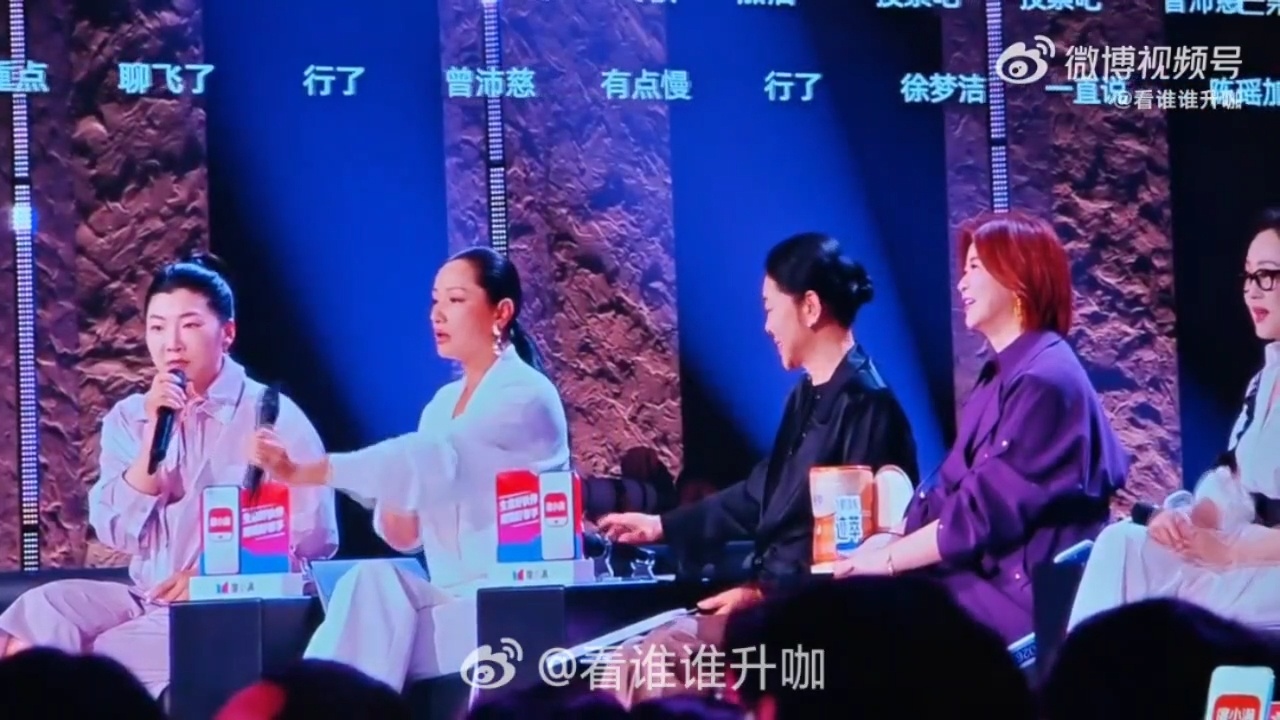 瞿颖 肉毒起作用了 情绪已经冲到嗓子眼了，额头还是纹丝不动。瞿颖嘴上喊着“今天你