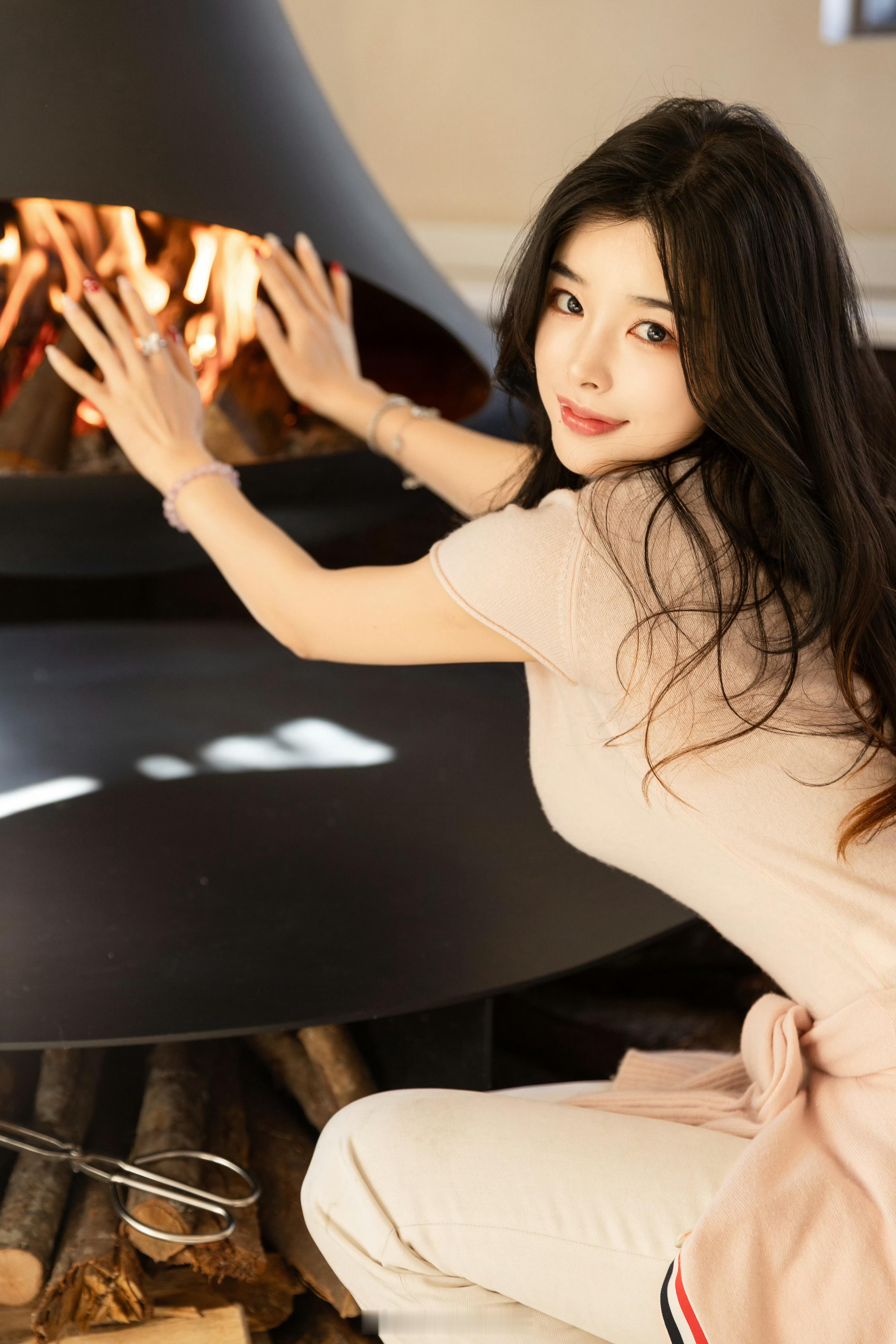 又是羡慕大B哥的一天！Doinb妻子糖小幽晒照：圣诞预制朋友圈，看到都是缘分～d