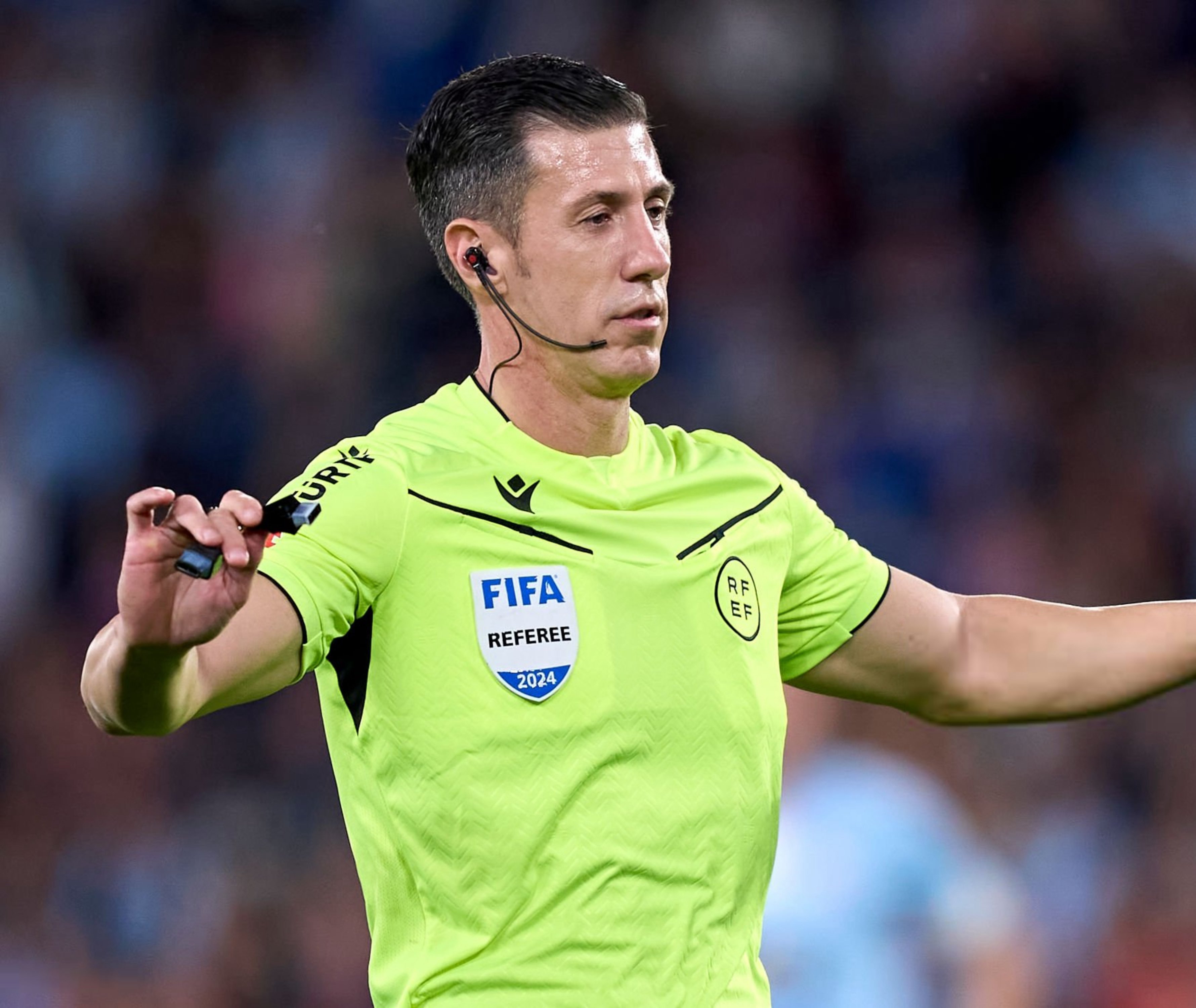 世体：裁判索托-格拉多在西甲联赛中执法的巴塞罗那客场比赛： ❌ 0-1 赫塔菲 