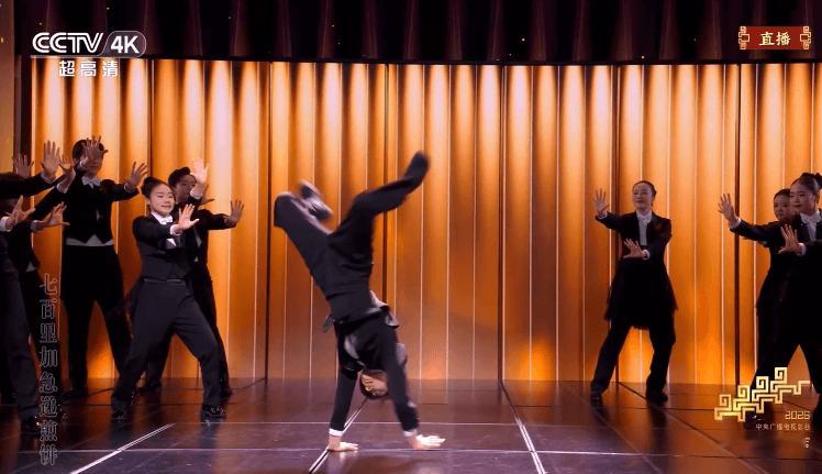哇塞这个交响乐街舞动作好帅春晚段子大考春晚