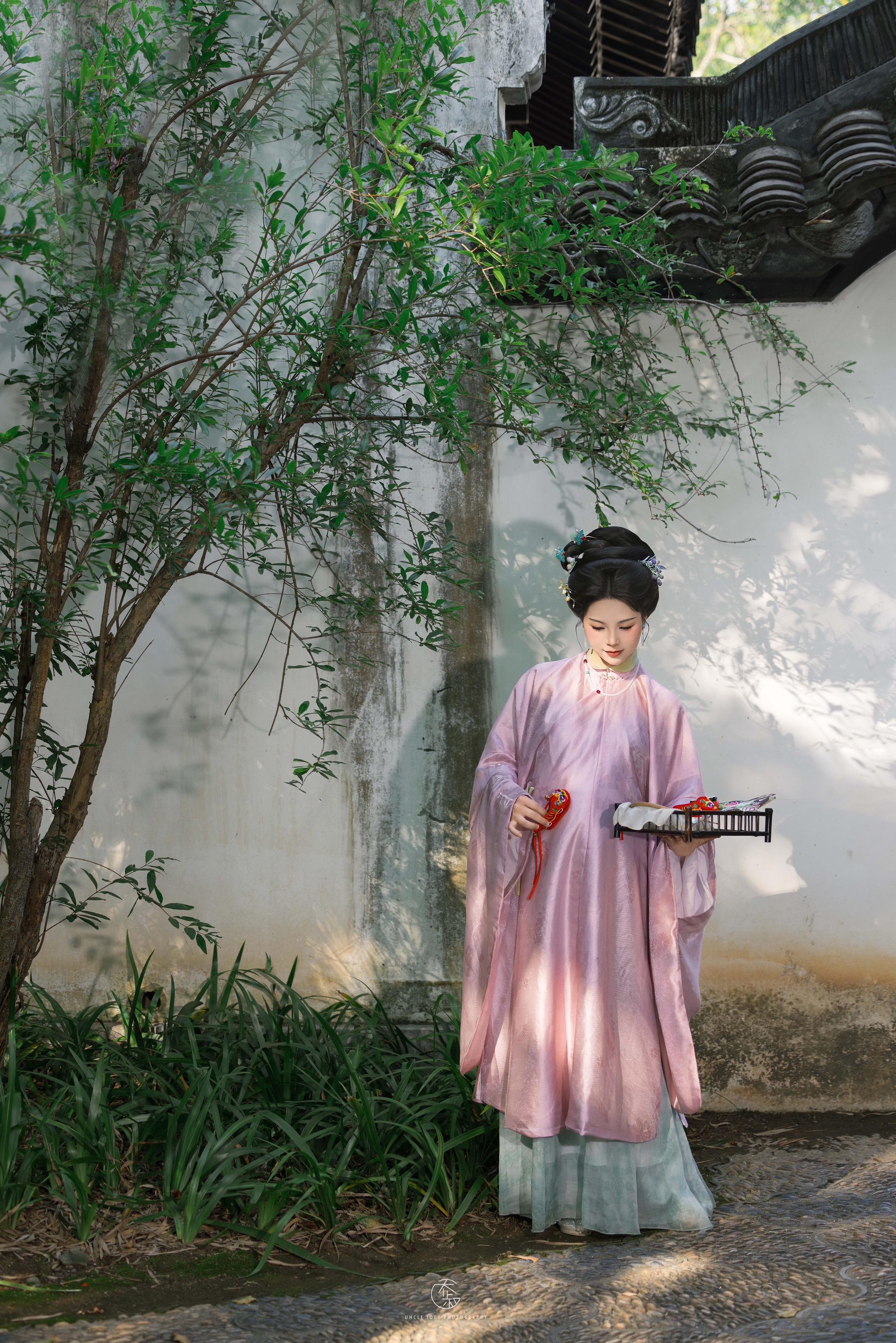 汉服孕照🍃岁月静好 静候佳音❤️。“待瓜熟蒂落时，府上添新丁”给媳妇...