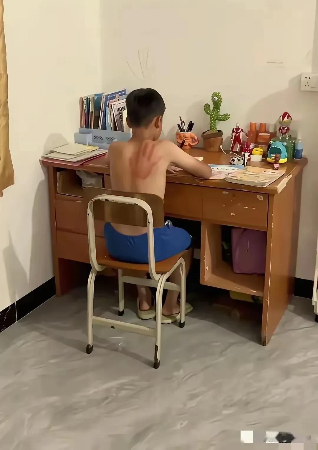 每个学霸的背后都有不为人知的一面！😂