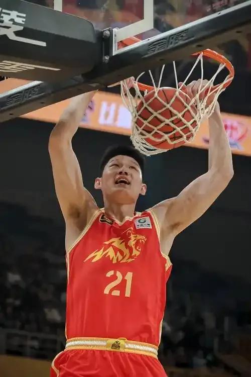 胡金秋扛着中国男篮走向胜利!
2025年男篮亚洲杯，中国男篮击败韩国闯入四强，创