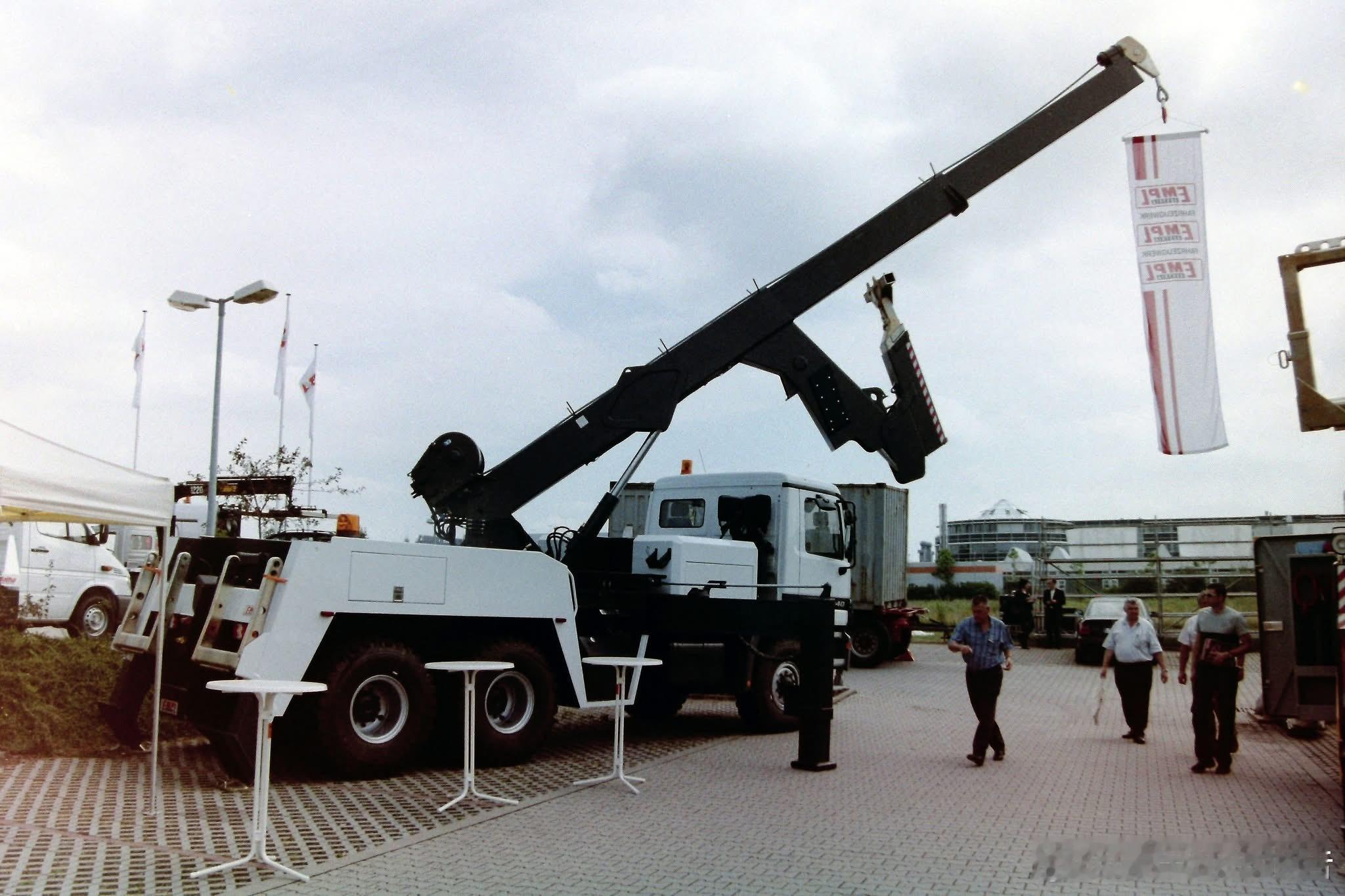 寰宇特车报告安普早年作品 