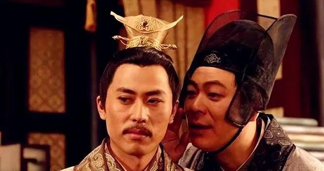 乾宁二年（895年），唐昭宗在长安宫城里亲手写了两道免职诏书，把宰相韦昭度和李溪