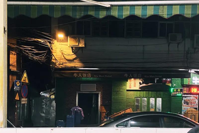 生活里，一些小事能让人看清人情冷暖。之前我手头宽裕时，朋友有难我二话不说就帮忙。