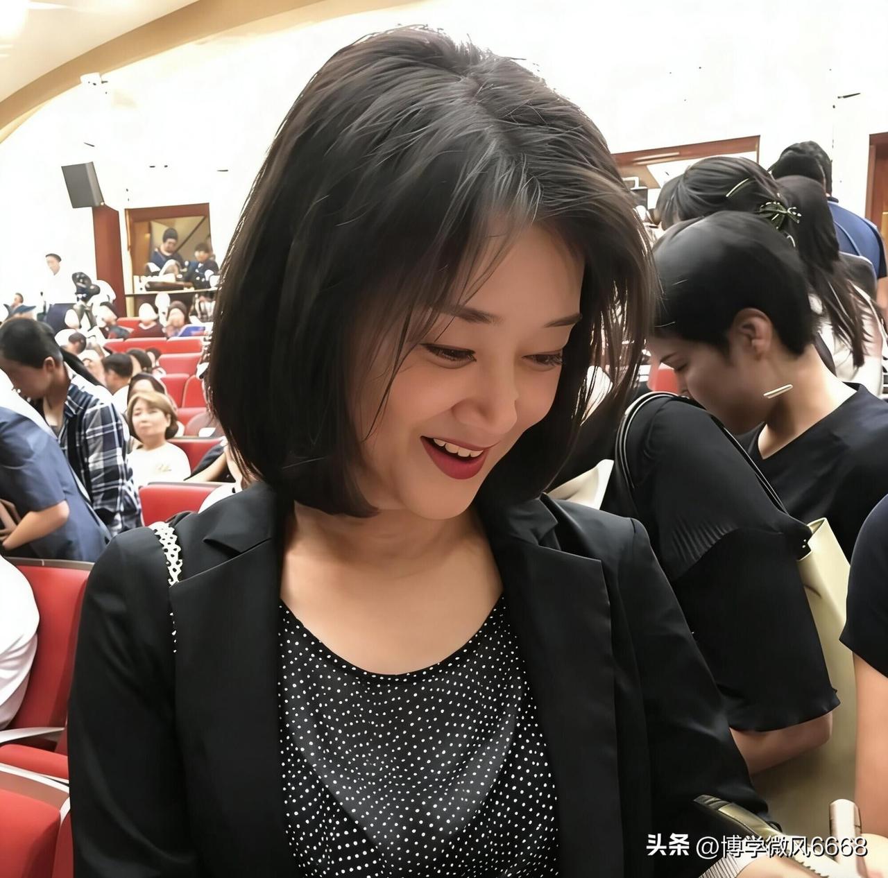 这位女士是真的美，真正的不老女神，她应该是很多80后的一个回忆，不论男人女人。没
